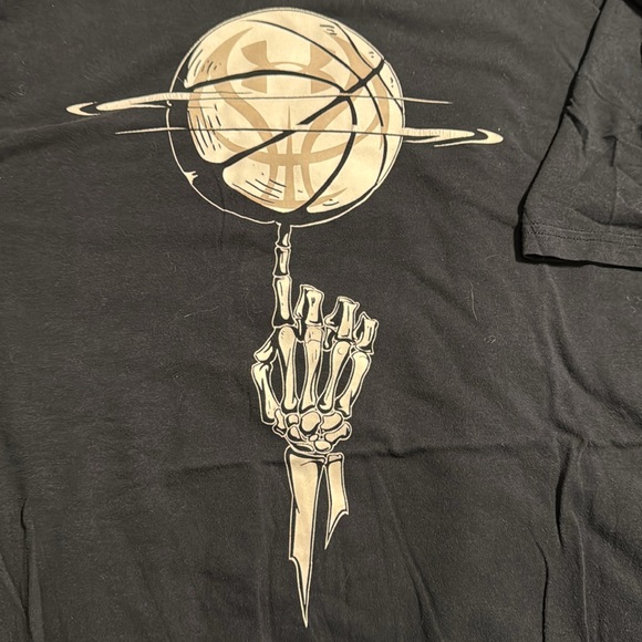 Under Armour, black with white T-shirt size XXL. - Picture 2 of 6